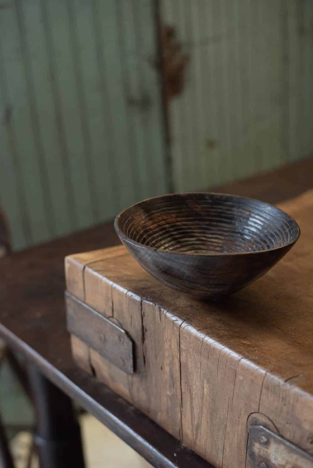 A vintage 1990 Mike Chai Scott Turned Burr Elm Wood Bowl | Twist & Hardy